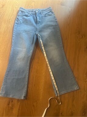 Loft cropped light wash Size 28 jean